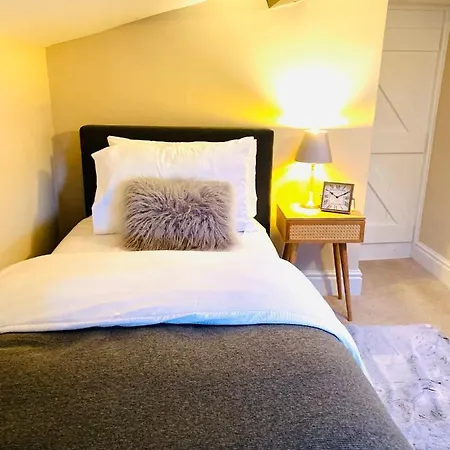 Peep-o-day-the Stylish Dale View *