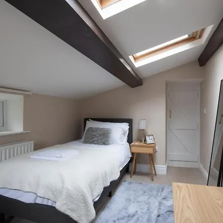 Peep-o-day-stylish 4bedroom With Dale View Holiday home *