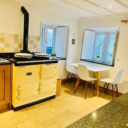 Peep-o-day-the Stylish Dale View *